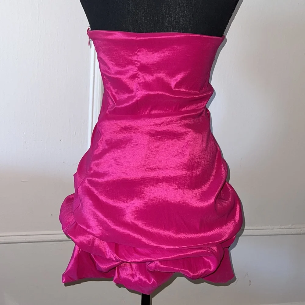 Hot pink mini dress. Size M - Picture 5 of 6